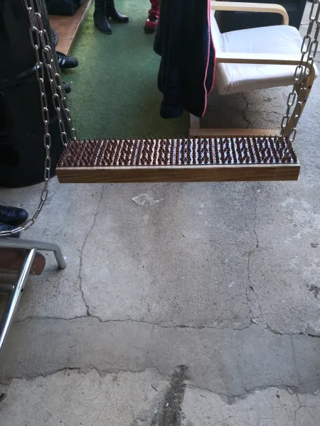 balancoire piquante à l'Antre Des Vices, vos gites BDSM et donjons BDSM proche de Valence