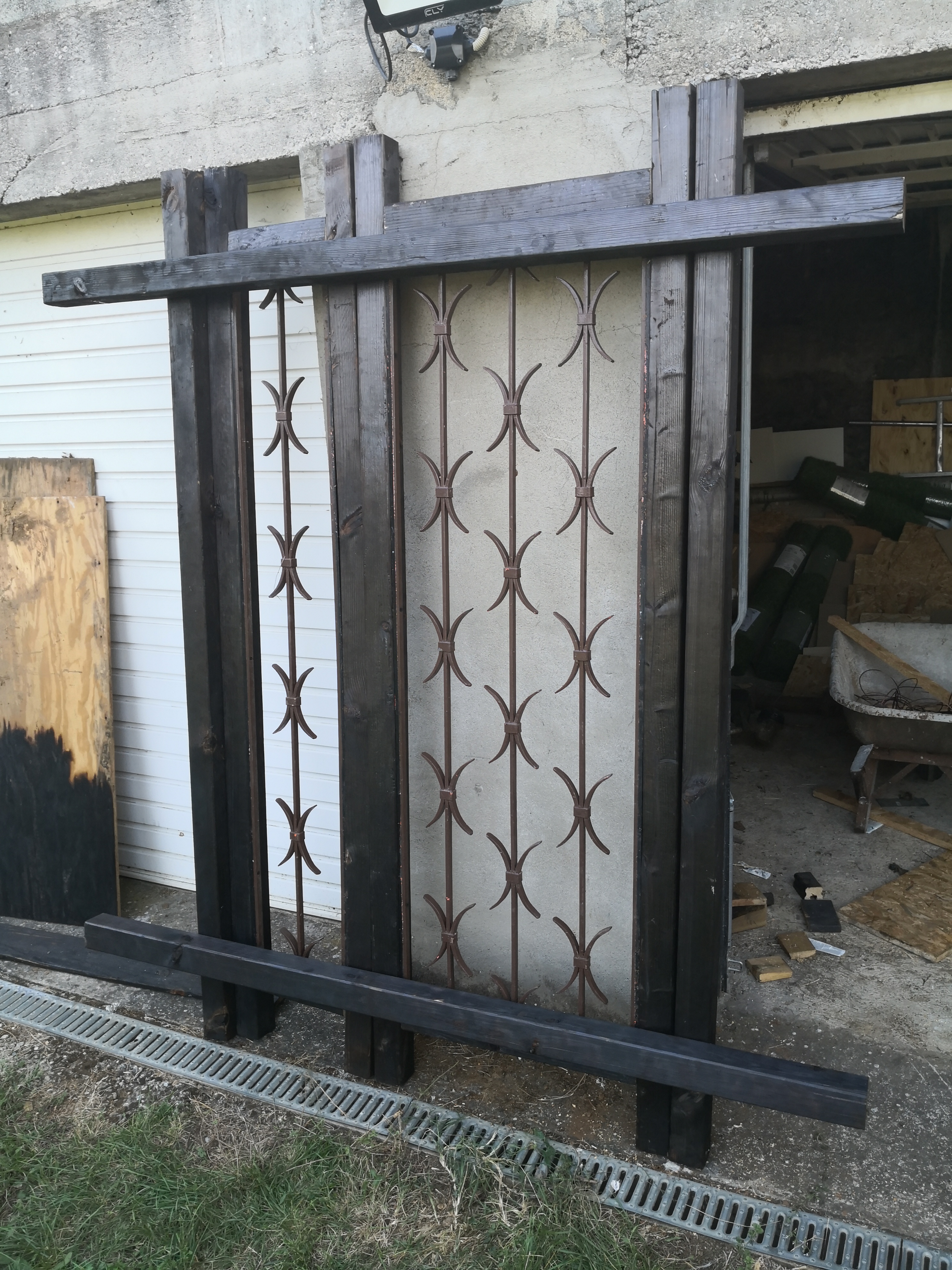 grilles en cours Antre Des Vices, vos gites bdsm et donjons bdsm proche de Valence